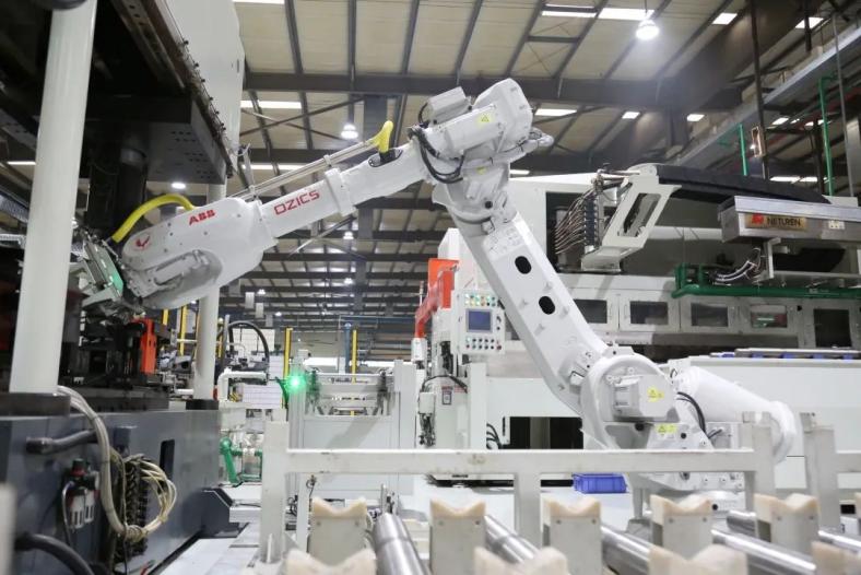 陽和工業(yè)新區(qū) 智能產(chǎn)線投產(chǎn)，機(jī)器人助力產(chǎn)業(yè)升級